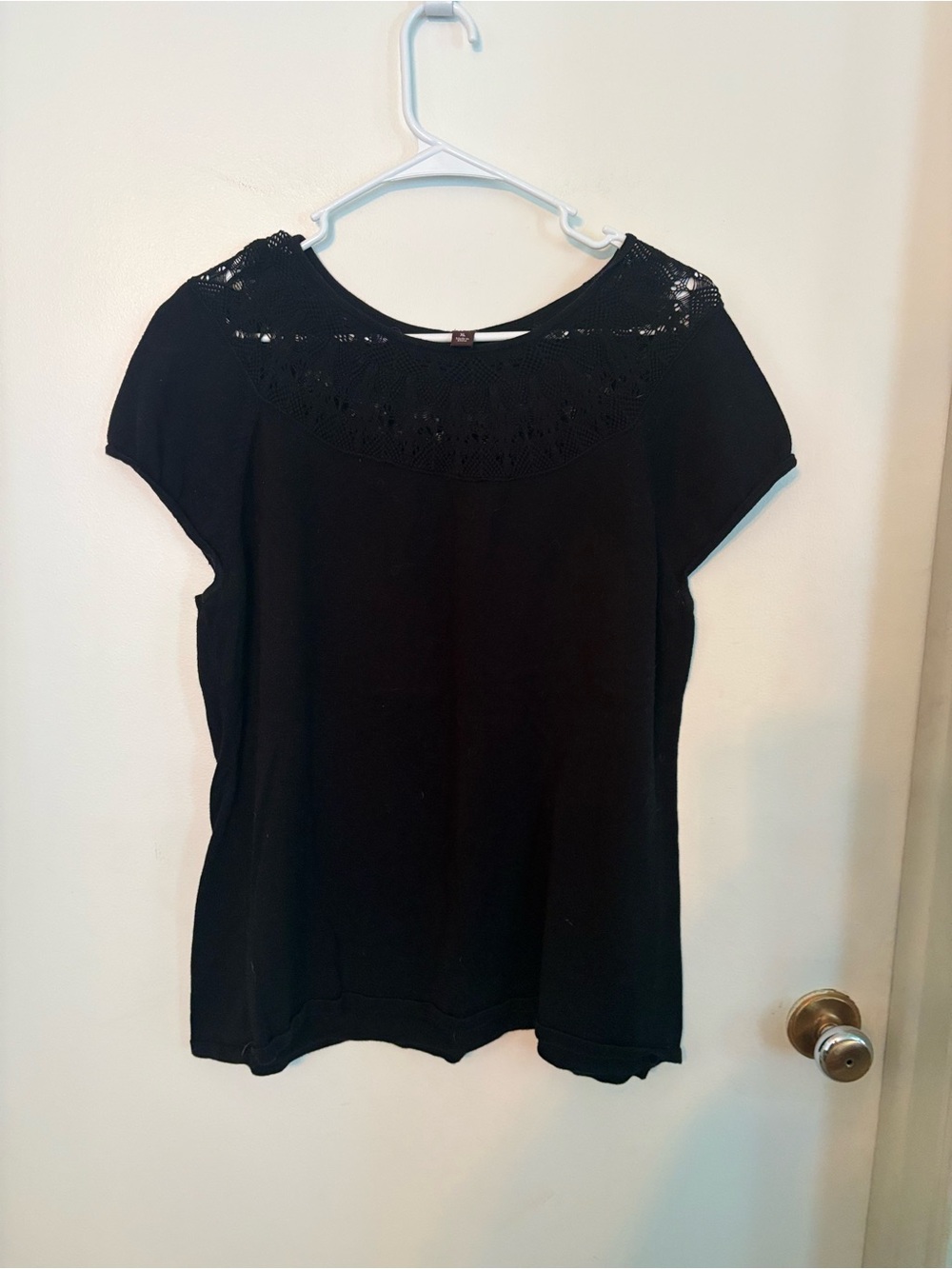 Dana Buchman Black Short Sleeve Top with Crochet Yoke size XL